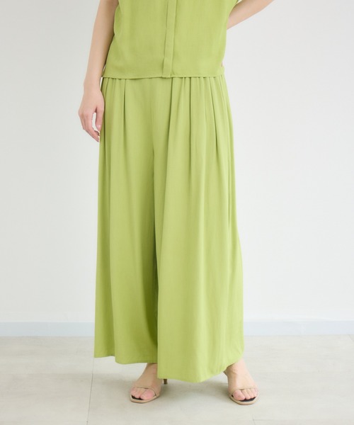 KATHARINE ROSS(キャサリンロス)の「【KATHARINE ROSS】【COOL/UV/DRY】タックデザインワイドパンツ(その他パンツ・レディース・チャコールグレー/イエロー・MEDIUM)」の1枚目の写真