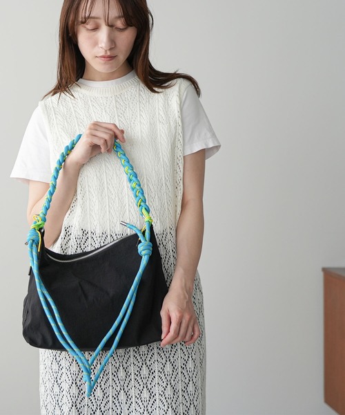 mili an deni(ミリアンデニ)の「カラフルロープハンドル2WAYバッグ(ショルダーバッグ・レディース・アイボリー/ブラック/ライトグレー・F)」の11枚目の写真
