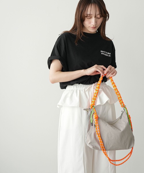 mili an deni(ミリアンデニ)の「カラフルロープハンドル2WAYバッグ(ショルダーバッグ・レディース・アイボリー/ブラック/ライトグレー・F)」の15枚目の写真