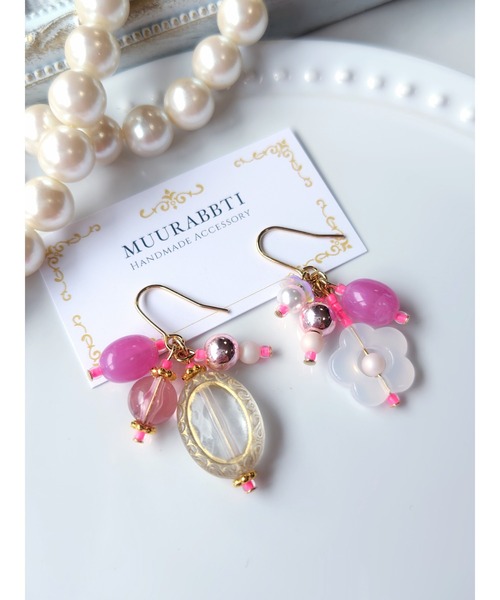 tone(トーン)の「【MUURABBTI】お花のついたピンクピアス(MA)(ピアス(両耳用)・レディース・ピンク・FREE)」の1枚目の写真