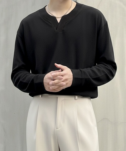 Otte（オッテ）の「Vスリットネックトップス（Tシャツ/カットソー・メンズ・ホワイト/ブラック/グレー・MEDIUM/LARGE/X-LARGE）」の2枚目の写真