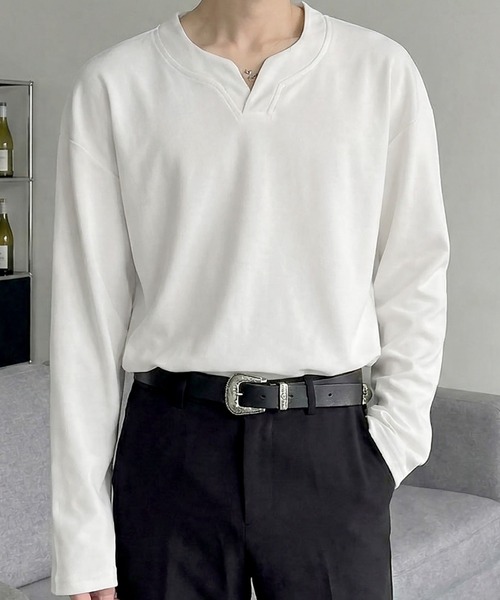 Otte（オッテ）の「Vスリットネックトップス（Tシャツ/カットソー・メンズ・ホワイト/ブラック/グレー・MEDIUM/LARGE/X-LARGE）」の4枚目の写真