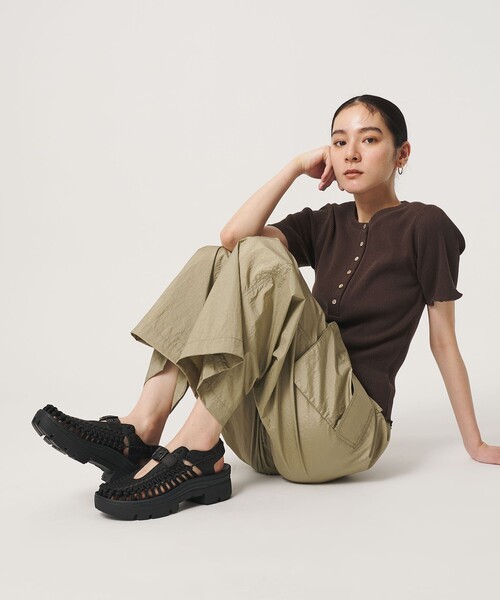 KEEN(キーン)の「<KEEN>UNEEK プラットフォーム メリージェーン サンダル(サンダル・レディース・ブラック・24cm/23cm/25cm)」の3枚目の写真