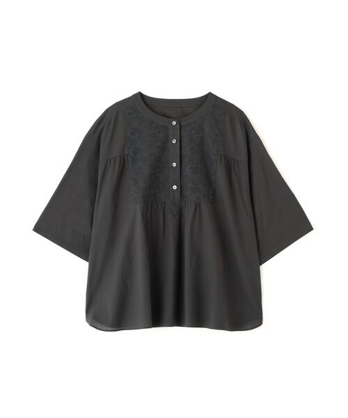 human woman（ヒューマンウーマン）の「◆【ウォッシャブル】エンブロイダリードッキングブラウス（シャツ/ブラウス・レディース・ホワイト/ブルー/グレー系その他・MEDIUM）」の4枚目の写真
