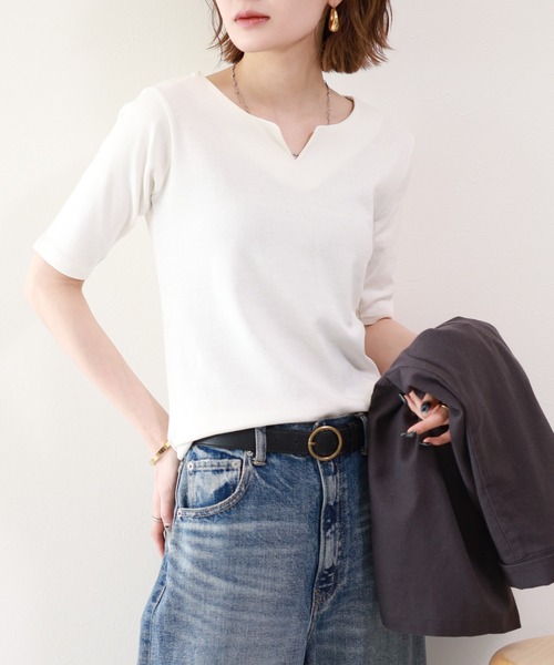 FUNALIVE(ファンアライブ)の「キーネックコットン5分袖トップス(Tシャツ/カットソー・レディース・カーキ/グレイッシュベージュ/ブラック/オフホワイト/杢グレー・4L/3L/L/M/LL)」の9枚目の写真