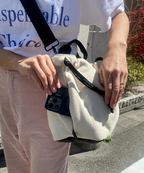 SOLPRESA(ソルプレーサ)の「<7ポケット>軽量ソフトタックショルダートートバッグSサイズ(ショルダーバッグ・レディース・ブラック/ネイビー/ナチュラル・S)」の4枚目の写真