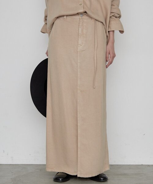 LOUNGEDRESS(ラウンジドレス)の「《肌触り抜群/セットアップ可》リヨセルタイトスカート(スカート・レディース・チャコールグレー/ライトベージュ/ブラウン/ベージュ/ブラック・MEDIUM/SMALL)」の5枚目の写真