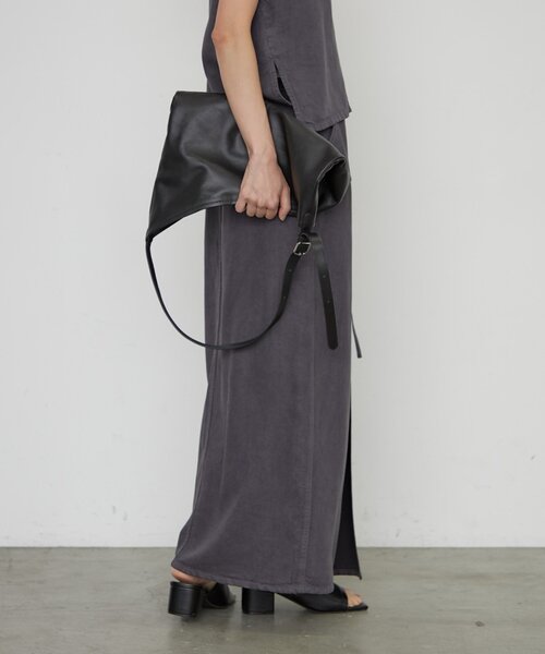 LOUNGEDRESS(ラウンジドレス)の「《セットアップ着用可》リヨセルタイトスカート(スカート・レディース・チャコールグレー/ライトベージュ/ブラウン・MEDIUM/SMALL)」の5枚目の写真