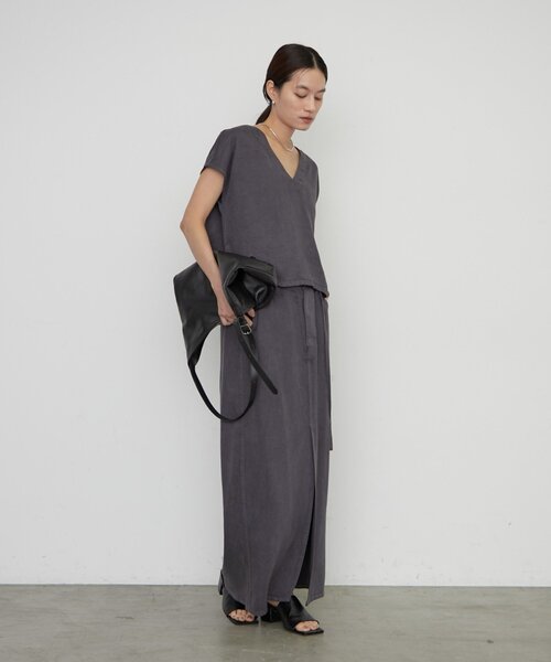 LOUNGEDRESS(ラウンジドレス)の「《セットアップ着用可》リヨセルタイトスカート(スカート・レディース・チャコールグレー/ライトベージュ/ブラウン・MEDIUM/SMALL)」の8枚目の写真