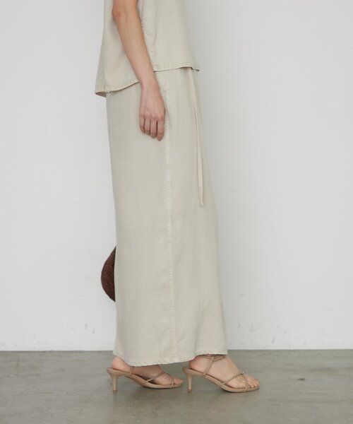 LOUNGEDRESS(ラウンジドレス)の「《セットアップ着用可》リヨセルタイトスカート(スカート・レディース・チャコールグレー/ライトベージュ/ブラウン・MEDIUM/SMALL)」の20枚目の写真