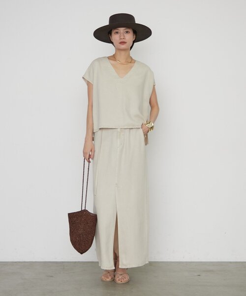 LOUNGEDRESS(ラウンジドレス)の「《肌触り抜群/セットアップ可》リヨセルタイトスカート(スカート・レディース・チャコールグレー/ライトベージュ/ブラウン/ベージュ/ブラック・MEDIUM/SMALL)」の8枚目の写真