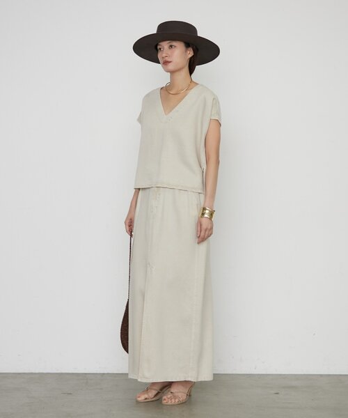 LOUNGEDRESS(ラウンジドレス)の「《肌触り抜群/セットアップ可》リヨセルタイトスカート(スカート・レディース・チャコールグレー/ライトベージュ/ブラウン/ベージュ/ブラック・MEDIUM/SMALL)」の9枚目の写真