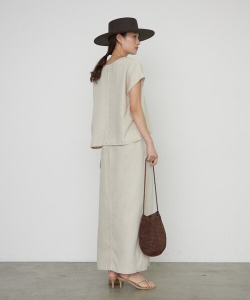 LOUNGEDRESS(ラウンジドレス)の「《肌触り抜群/セットアップ可》リヨセルタイトスカート(スカート・レディース・チャコールグレー/ライトベージュ/ブラウン/ベージュ/ブラック・MEDIUM/SMALL)」の10枚目の写真
