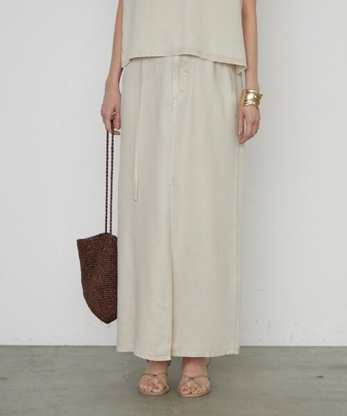 LOUNGEDRESS(ラウンジドレス)の「《肌触り抜群/セットアップ可》リヨセルタイトスカート(スカート・レディース・チャコールグレー/ライトベージュ/ブラウン/ベージュ/ブラック・MEDIUM/SMALL)」の11枚目の写真
