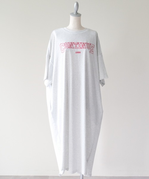 DOLLUPOOPS(ドールアップウップス)の「Logo Loose T-Shirt Dress(ロゴルーズTシャツワンピース)(ワンピース・レディース・オフホワイト/グレー・FREE)」の2枚目の写真