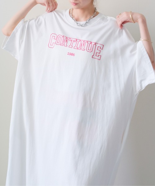 DOLLUPOOPS(ドールアップウップス)の「Logo Loose T-Shirt Dress(ロゴルーズTシャツワンピース)(ワンピース・レディース・オフホワイト/グレー・FREE)」の1枚目の写真