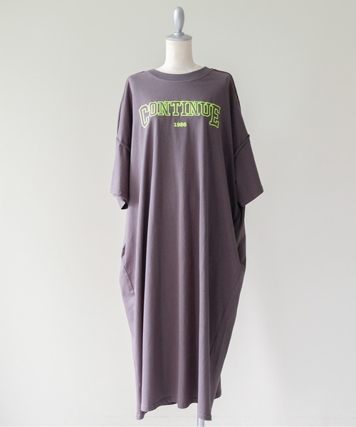 DOLLUPOOPS(ドールアップウップス)の「Logo Loose T-Shirt Dress(ロゴルーズTシャツワンピース)(ワンピース・レディース・オフホワイト/グレー/チャコールグレー・FREE)」の1枚目の写真