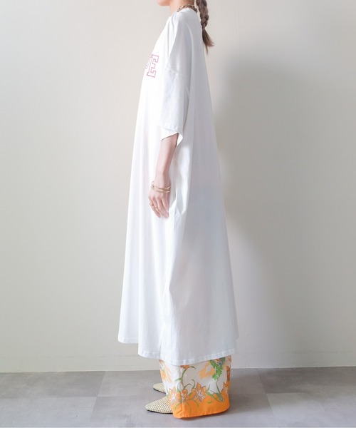 DOLLUPOOPS(ドールアップウップス)の「Logo Loose T-Shirt Dress(ロゴルーズTシャツワンピース)(ワンピース・レディース・オフホワイト/グレー・FREE)」の13枚目の写真