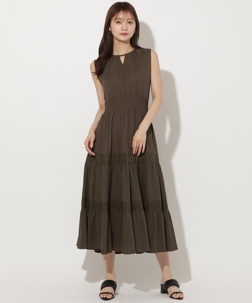 AND COUTURE（アンドクチュール）の「レーストリムティアードカットワンピース（ワンピース・レディース・カーキ/ブラック/オフホワイト・FREE）」の3枚目の写真