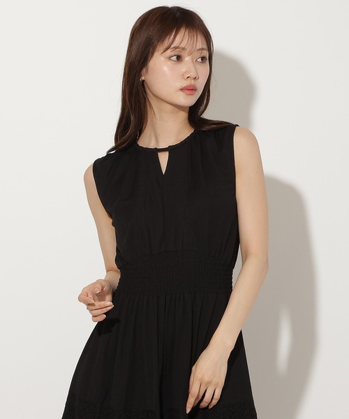 AND COUTURE（アンドクチュール）の「レーストリムティアードカットワンピース（ワンピース・レディース・カーキ/ブラック/オフホワイト・FREE）」の18枚目の写真