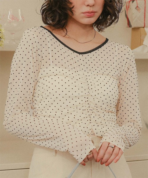 titivate(ティティベイト)の「ロングスリーブインナートップス(Tシャツ/カットソー・レディース・アイボリー/ブラック/グレー・S/M/L)」の9枚目の写真