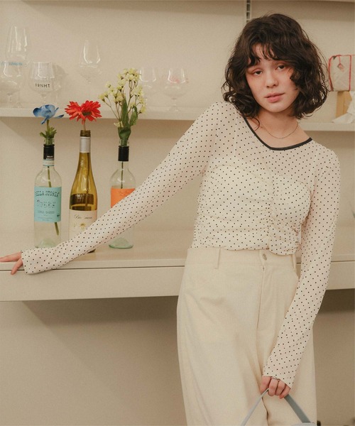 titivate(ティティベイト)の「ロングスリーブインナートップス(Tシャツ/カットソー・レディース・アイボリー/ブラック/グレー・S/M/L)」の10枚目の写真