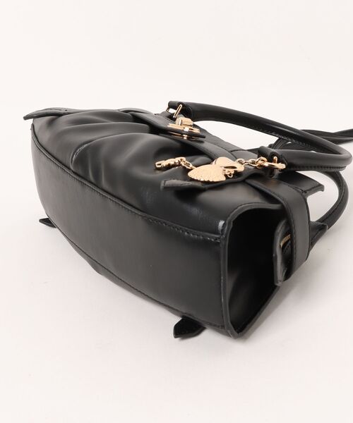 CHARLES & KEITH（チャールズ & キース）の「Isolde イゾルデ ベルト ルーシュド クロスボディバッグ（ボディバッグ/ウエストポーチ・レディース・ブラック/チョコ・S）」の9枚目の写真
