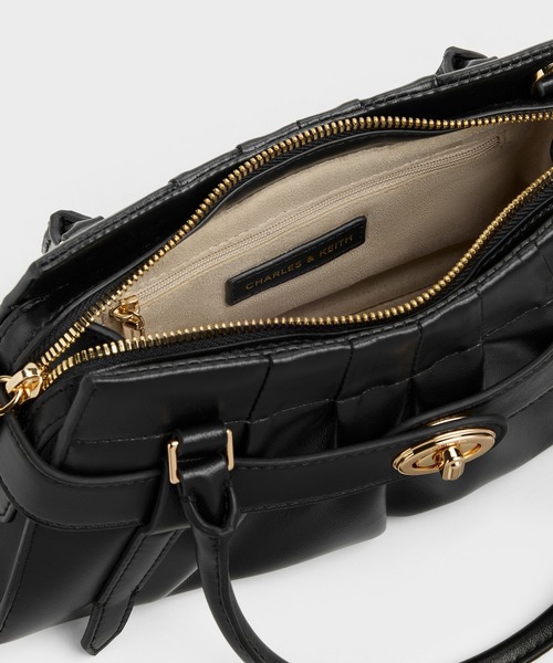 CHARLES & KEITH（チャールズ & キース）の「Isolde イゾルデ ベルト ルーシュド クロスボディバッグ（ボディバッグ/ウエストポーチ・レディース・ブラック/チョコ・S）」の8枚目の写真