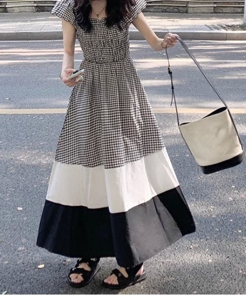 &soiree(アンドソワレ)の「スクエアネックチェック切り替えボーダーワンピース(ワンピース・レディース・ブラック・X-LARGE/LARGE/MEDIUM/SMALL)」の3枚目の写真