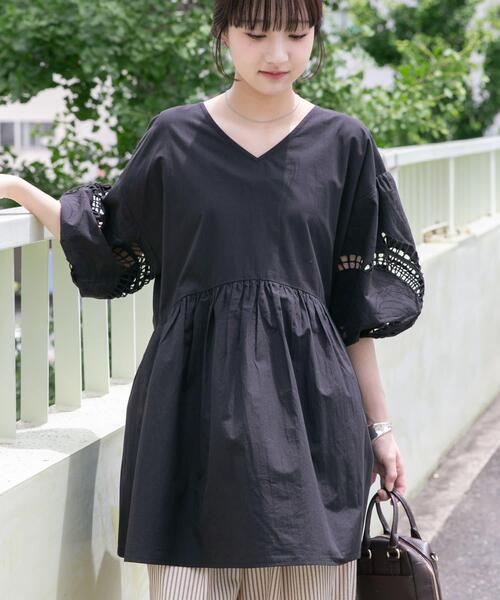 ITEMS URBANRESEARCH（アイテムズ アーバンリサーチ）の「袖レースチュニック（シャツ/ブラウス・レディース・ホワイト/ブラック・FREE）」の13枚目の写真