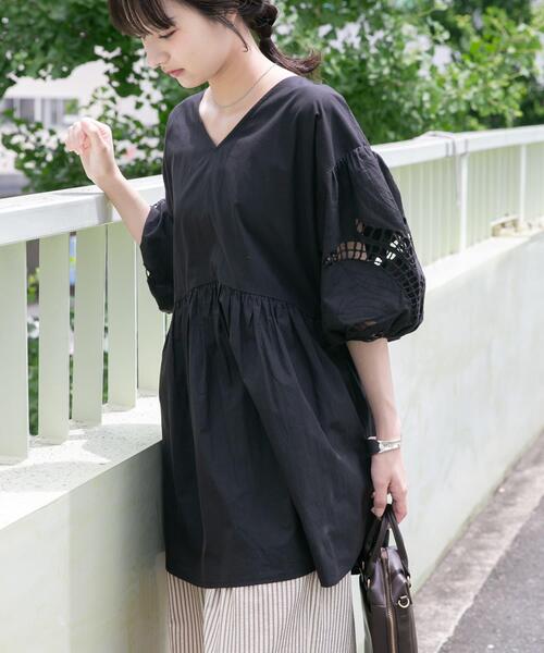 ITEMS URBANRESEARCH（アイテムズ アーバンリサーチ）の「袖レースチュニック（シャツ/ブラウス・レディース・ホワイト/ブラック・FREE）」の15枚目の写真