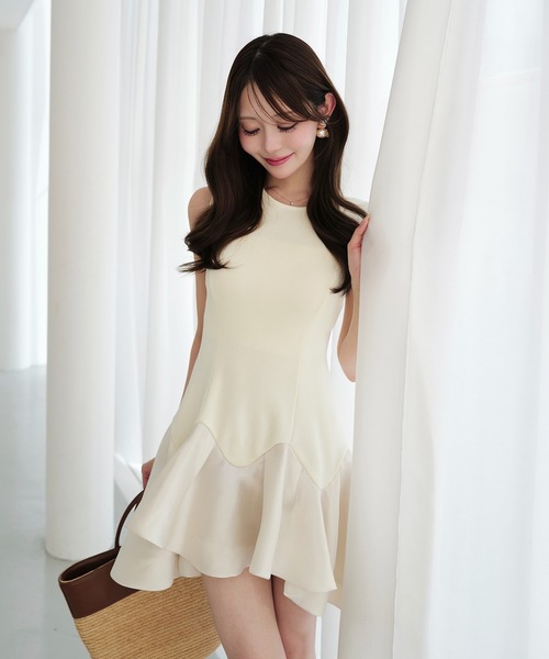 EIMY ISTOIRE(エイミーイストワール)の「WAVY KNIT MINI DRESS(ワンピース・レディース・オフホワイト/ブラック/ピンクベージュ・F)」の4枚目の写真