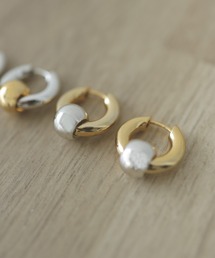 hellam（へラム）の「バイカラーボールフープピアス（リング）」