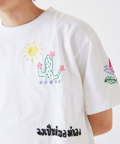 JOURNAL STANDARD relume(ジャーナルスタンダード レリューム)の「タイランド ハンドステッチ 刺繍 Tシャツ(Tシャツ/カットソー・メンズ・ホワイト/ブラック・LARGE/MEDIUM)」の18枚目の写真