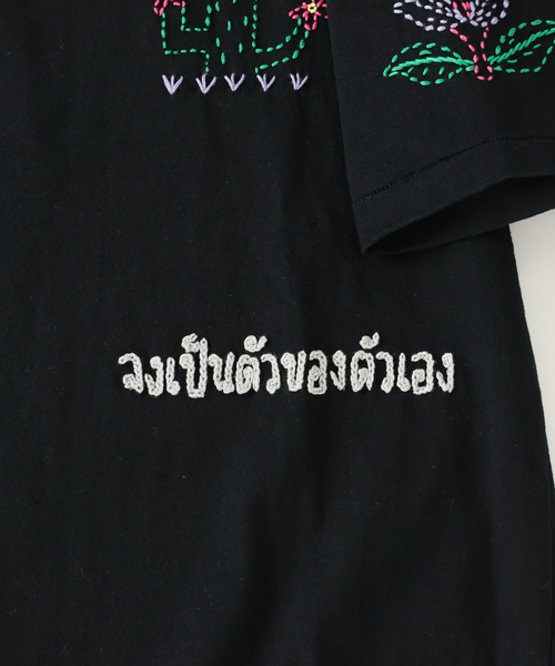 JOURNAL STANDARD relume(ジャーナルスタンダード レリューム)の「タイランド ハンドステッチ 刺繍 Tシャツ(Tシャツ/カットソー・メンズ・ホワイト/ブラック・LARGE/MEDIUM)」の13枚目の写真