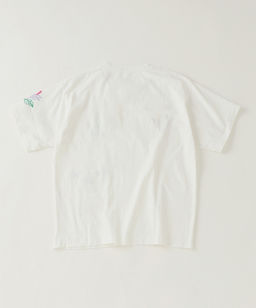 JOURNAL STANDARD relume(ジャーナルスタンダード レリューム)の「タイランド ハンドステッチ 刺繍 Tシャツ(Tシャツ/カットソー・メンズ・ホワイト/ブラック・LARGE/MEDIUM)」の7枚目の写真