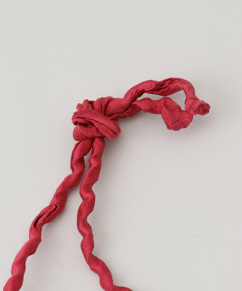 IENA(イエナ)の「AZUR/アズール Twisted Satin Silk Glass Necklace S ネックレス(ネックレス・レディース・カーキ/ボルドー・FREE)」の4枚目の写真