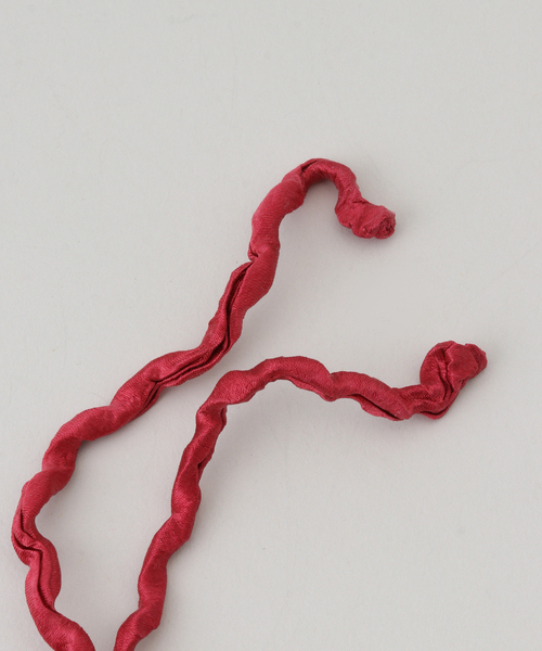 IENA(イエナ)の「AZUR/アズール Twisted Satin Silk Glass Necklace S ネックレス(ネックレス・レディース・カーキ/ボルドー・FREE)」の5枚目の写真