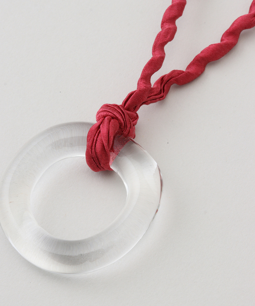 IENA(イエナ)の「AZUR/アズール Twisted Satin Silk Glass Necklace S ネックレス(ネックレス・レディース・カーキ/ボルドー・FREE)」の7枚目の写真