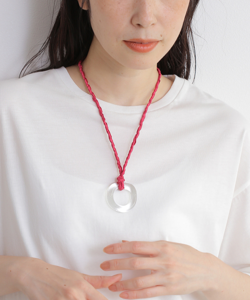 IENA(イエナ)の「AZUR/アズール Twisted Satin Silk Glass Necklace S ネックレス(ネックレス・レディース・カーキ/ボルドー・FREE)」の9枚目の写真