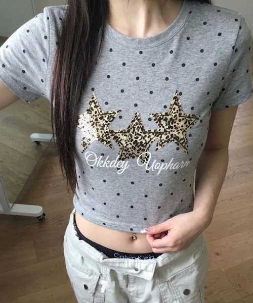 SHEPP(シープ)の「レオパードスタードット柄 タイト半袖Tシャツ(Tシャツ/カットソー・レディース・グレー/ホワイト/ブラック・L/M)」の3枚目の写真