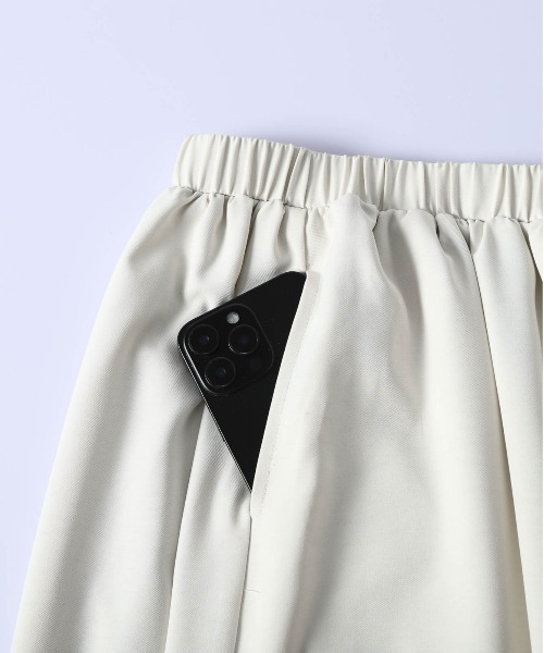 AMELY(エミリー)の「バルーンギャザーパンツ(その他パンツ・レディース・アイボリー/ブラック・L/M)」の18枚目の写真