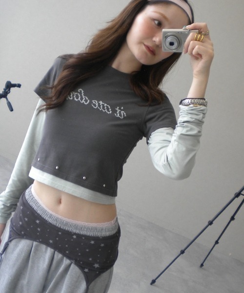 JEANASIS（ジーナシス）の「【25quee】ロゴスタッズレイヤードLS/1053706（Tシャツ/カットソー・レディース・グリーン系その他/グレー系その他/パープル系その他・FREE）」の3枚目の写真