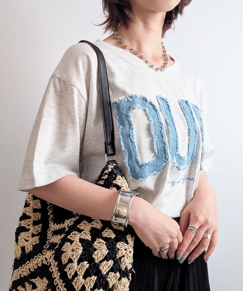 styiro（スタイロ）の「デニム風ロゴオーバーサイズ半袖Tシャツ 秋服（Tシャツ/カットソー・レディース・ライトグレー/ブラック/ホワイト・M/L）」の5枚目の写真