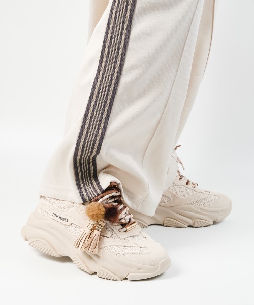 STEVE MADDEN（スティーブマデン）の「ファータッセルボリュームスニーカー/S.MADDEN POSSESSION-PP-XA（スニーカー・レディース・ブラック/アイボリー・22.5cm/23.0cm/23.5cm/23.5-24/24.0cm/24.5cm/25.0cm）」の2枚目の写真