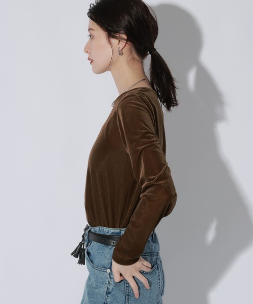 LAKOLE(ラコレ)の「シアーベロアロンT / 1056077(Tシャツ/カットソー・レディース・アイボリー/マスタード/ブラック/ブラウン・FREE)」の13枚目の写真