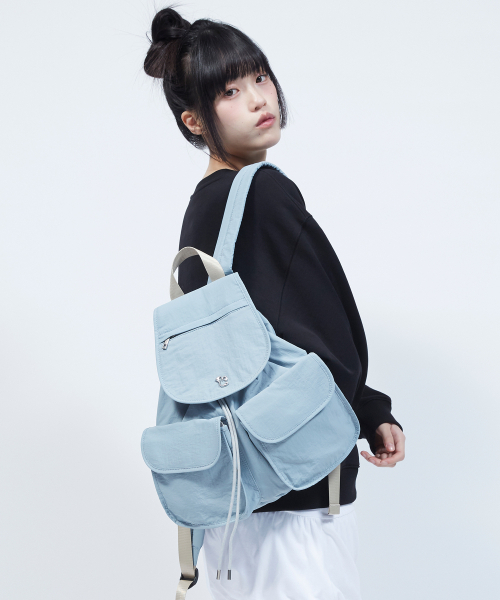 LMR(エルエムアール)の「フローラルロゴライト2ポケットバックパックBLUE(バックパック/リュック・レディース・ブルー・FREE)」の1枚目の写真