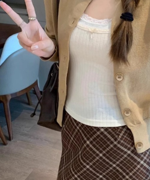 LUCPY(ラクピー)の「ワンポイント刺繍ニットカーディガン(カーディガン/ボレロ・レディース・ライトブルー/レッド/パープル/アイボリー/ネイビー/ベージュ・FREE)」の2枚目の写真