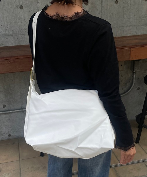ROGER AND RAW(ロジャーアンドロウ)の「ワンハンドル スラウチショルダーバッグ(ショルダーバッグ・レディース・ホワイト/ブラック・FREE)」の8枚目の写真