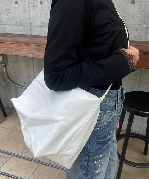 ROGER AND RAW(ロジャーアンドロウ)の「ワンハンドル スラウチショルダーバッグ(ショルダーバッグ・レディース・ホワイト/ブラック・FREE)」の9枚目の写真